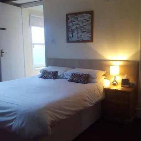The Grey Horse 3*